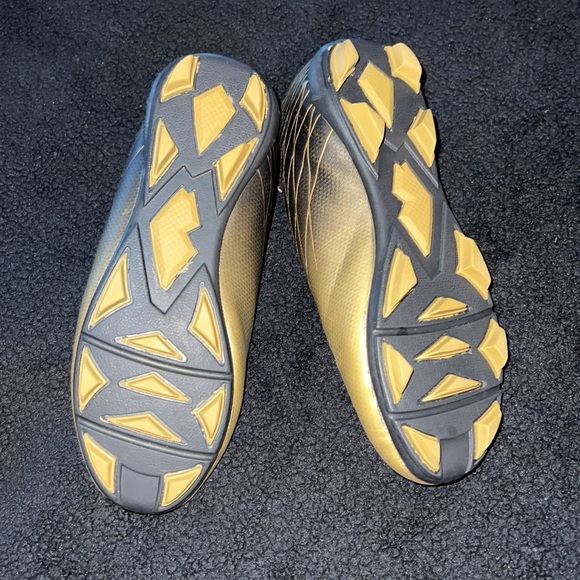 Youth soccer cleats - Picture 4 of 5